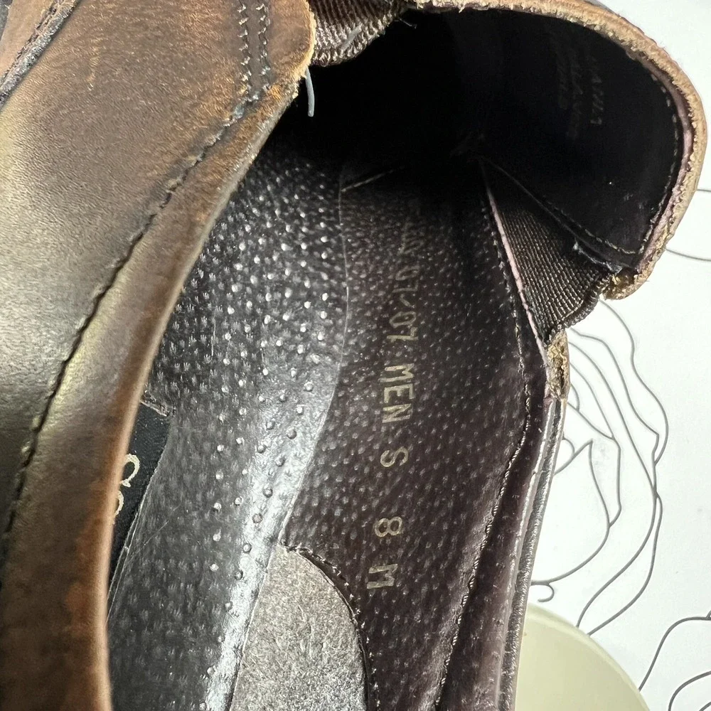 Bass Shoes Men's Distressed Brown Leather Side Stretch Gore Loafers Size 8M